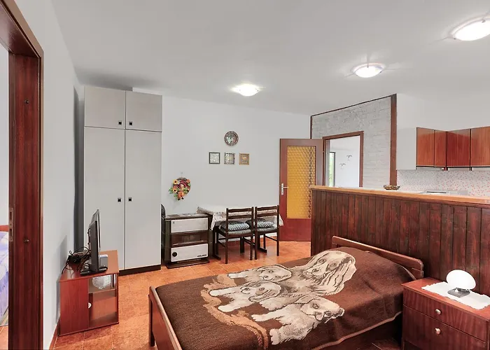 Vesna * Pjescana Uvala